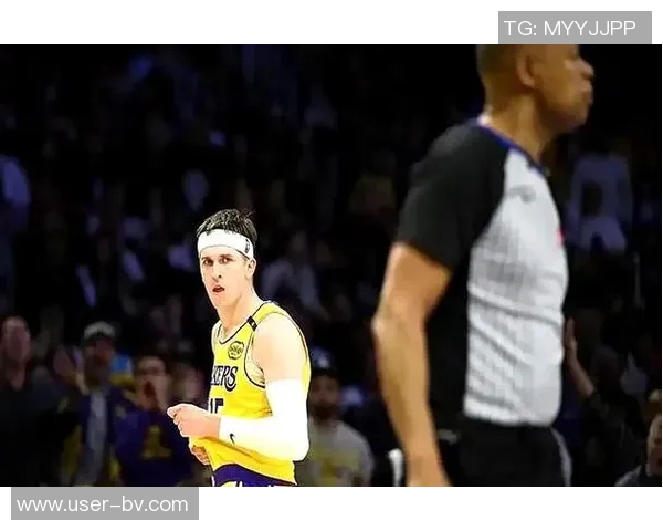 开拓者媒体人称里夫斯状态出色湖人队在东契奇与老詹归来后实力不容小觑